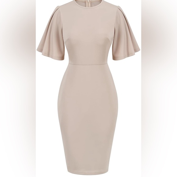 Dresses & Skirts - Stretchy cream midi dress